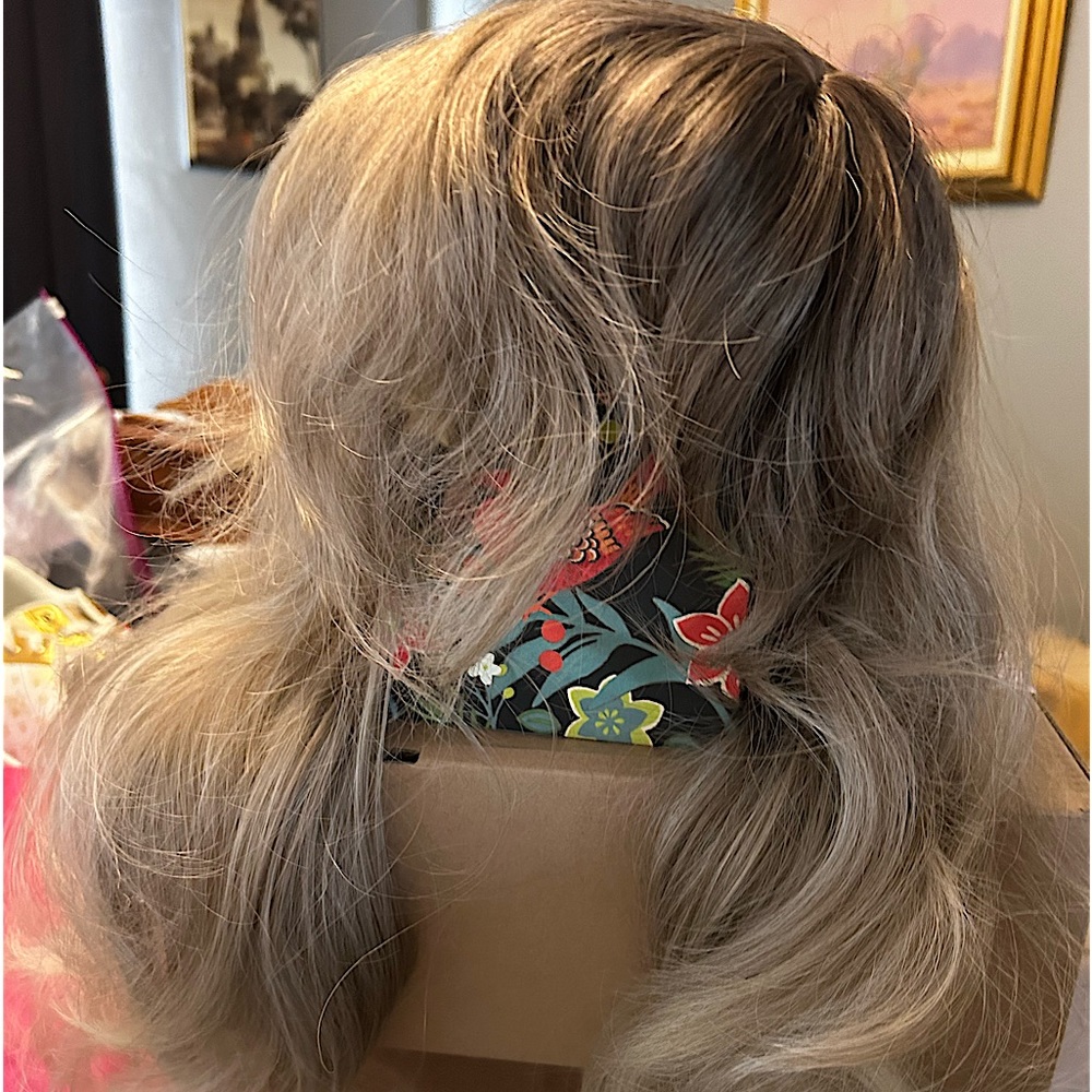 Bombshell gorgeous ombre synthetic wig With Bangs!!!